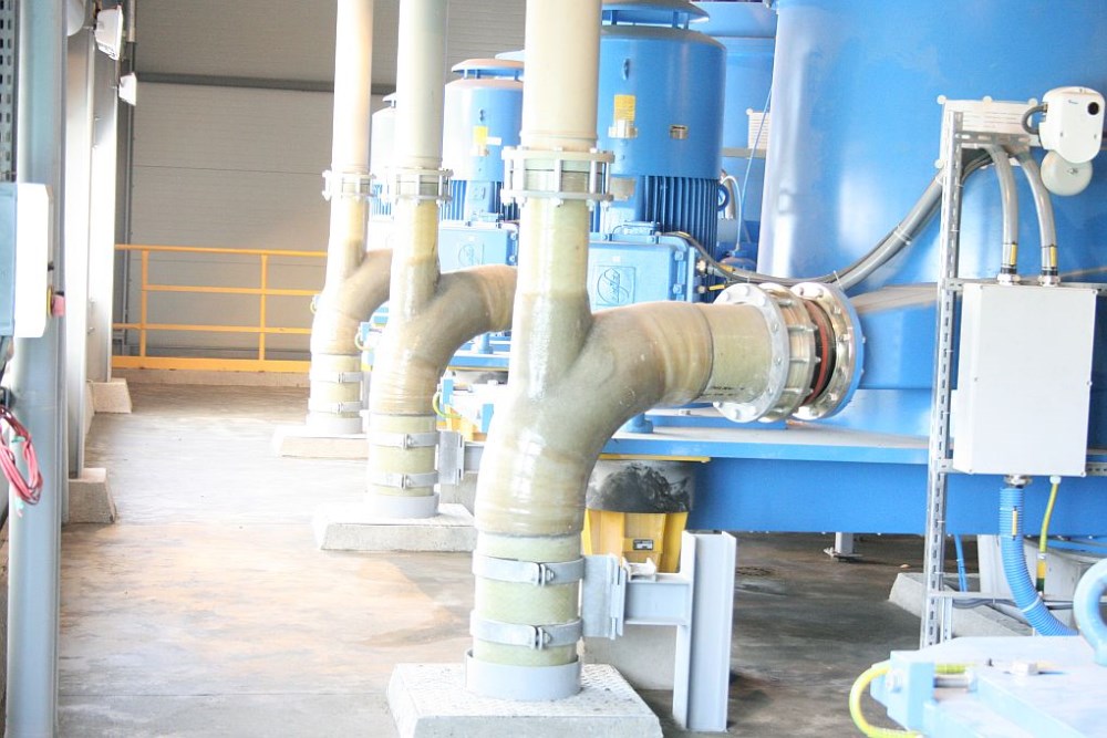 Kanały z tworzyw sztucznych w hali procesowej
